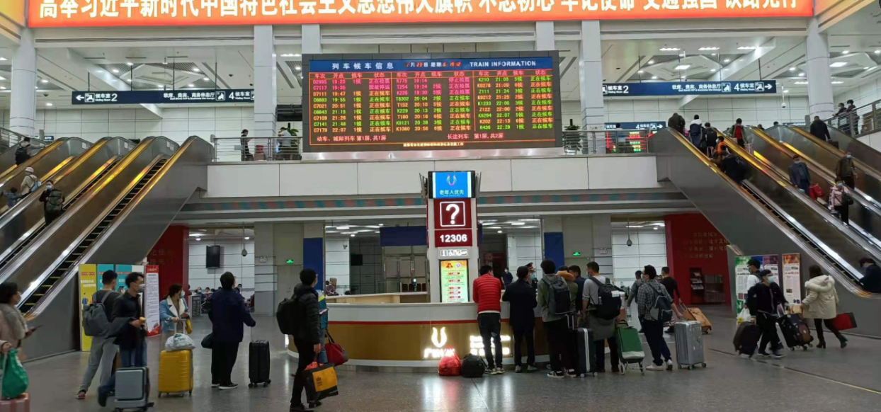 中途会经过广州火车站正门大厅(安检在背面)