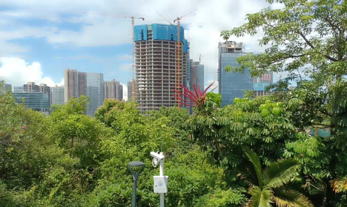 深圳石鼓山公园最高点凉亭风景